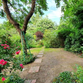 Rez de jardin de maison avec grand jardin exclusif